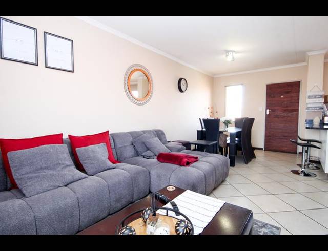 2 BEDROOM TOWNHOUSE FOR SALE IN MONAVONI